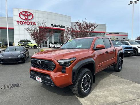 Certified 2025 Toyota Tacoma TRD Off-Road AWD/4WD image 1