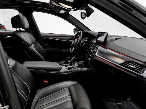 Used 2023 BMW M550i xDrive image 36