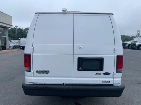 Used 2009 Ford E-350 and Econoline 350 Extended Super Duty RWD image 6