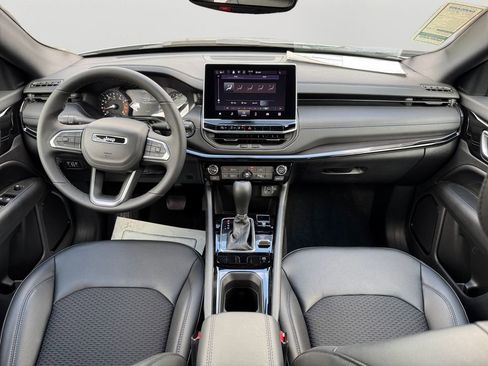 New 2026 Jeep Compass Latitude image 17