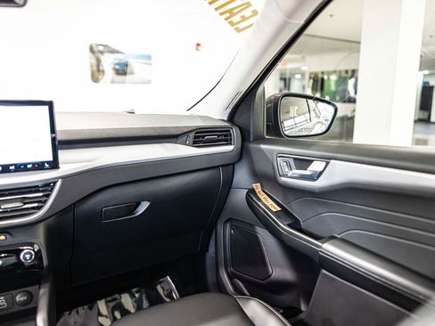 Used 2025 Ford Escape Platinum image 38