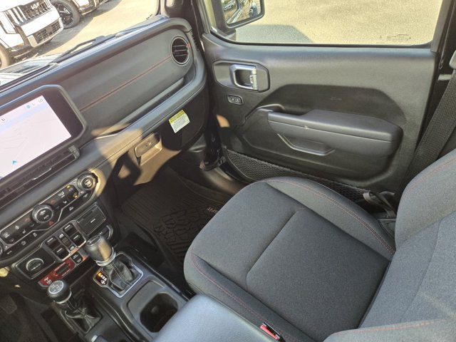 Used 2024 Jeep Gladiator Rubicon w/ Technology Group AWD/4WD image 19
