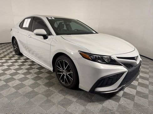Used 2024 Toyota Camry SE w/ Convenience Package image 9