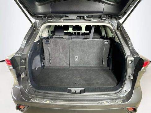 Used 2024 Toyota Highlander LE AWD/4WD image 23