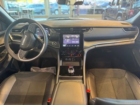 New 2025 Jeep Grand Cherokee L Altitude image 23