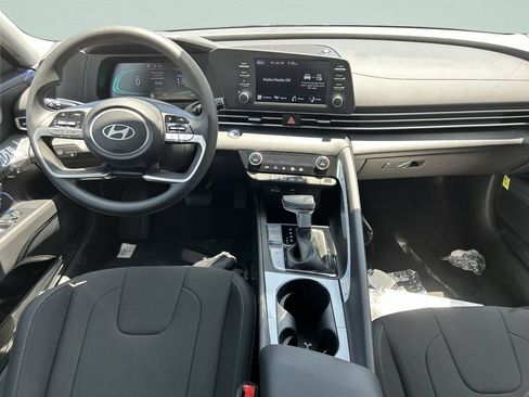 New 2026 Hyundai Elantra Hybrid FWD image 17