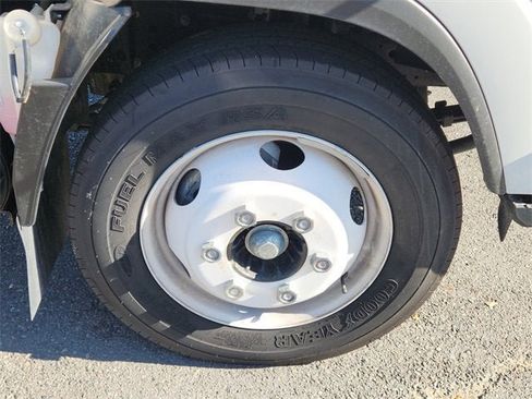 Used 2024 Isuzu NPR image 15