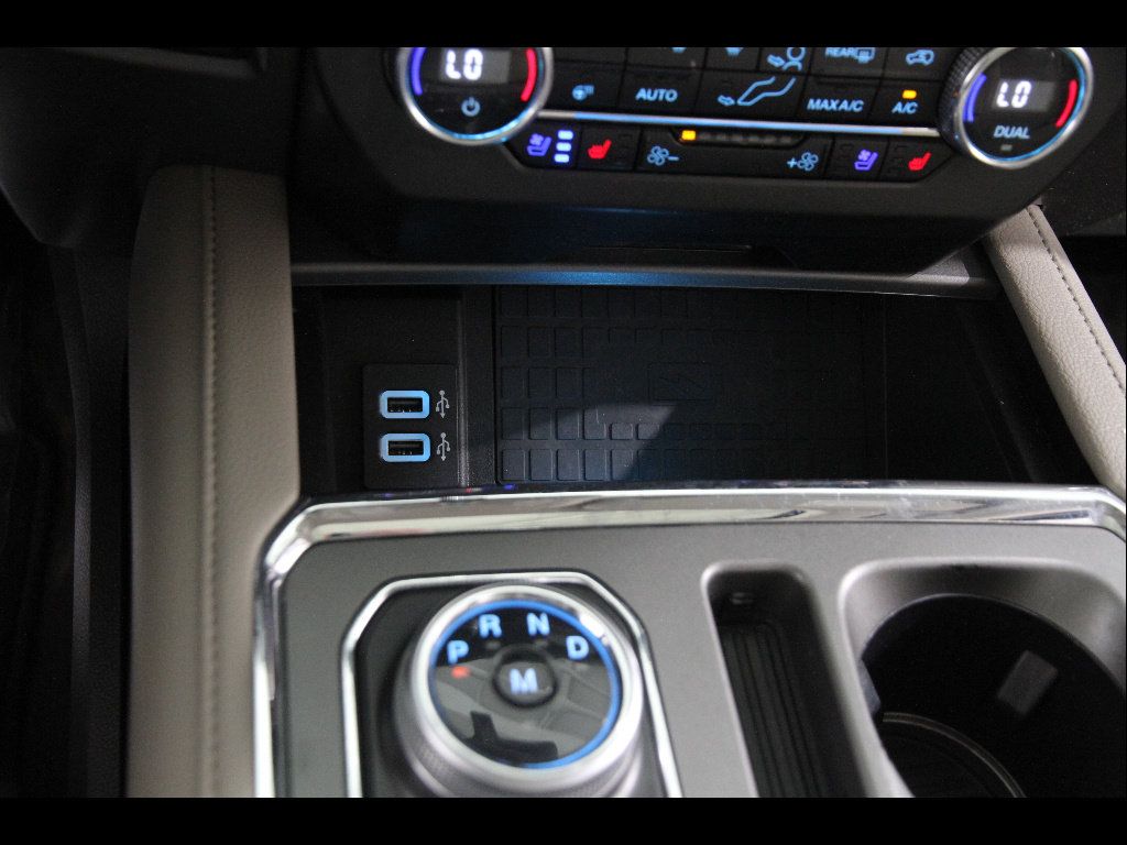 Used 2019 Ford Expedition XLT w/ Equipment Group 202A AWD/4WD image 18