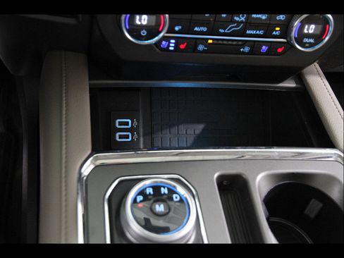 Used 2019 Ford Expedition XLT w/ Equipment Group 202A AWD/4WD image 18