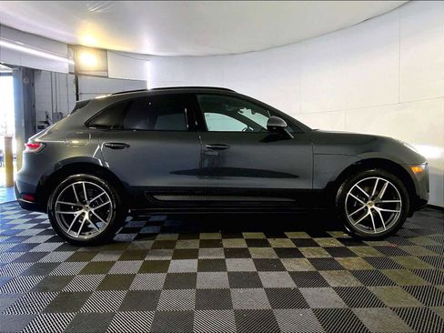 Certified 2025 Porsche Macan image 8