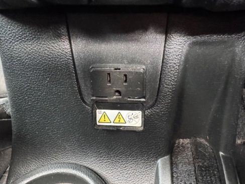 Used 2018 Jeep Wrangler Unlimited Sahara image 30