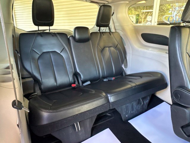 Used 2023 Chrysler Pacifica Touring-L FWD image 30