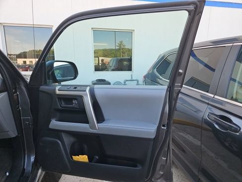 Used 2010 Toyota 4Runner Limited RWD image 35