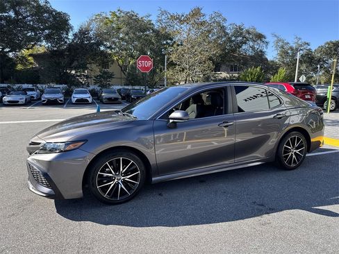 Used 2023 Toyota Camry SE image 11