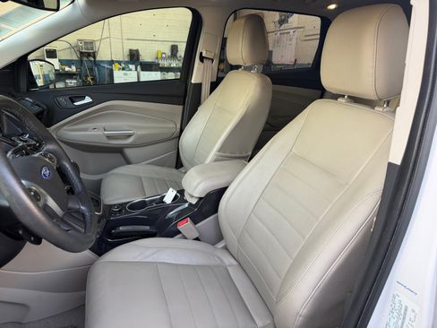 Used 2014 Ford Escape Titanium w/ Equipment Group 401A FWD image 15