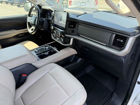 Used 2024 Ford Expedition Max XLT AWD/4WD image 24