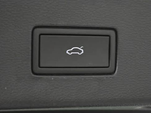 Certified 2022 Volkswagen Atlas Cross Sport SE w/ Panoramic Sunroof Package image 11