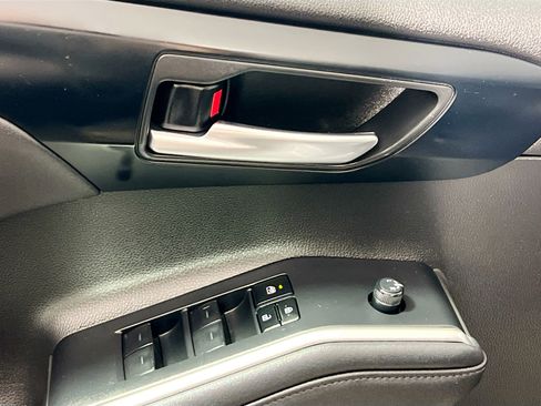 Used 2023 Toyota Highlander XLE image 16