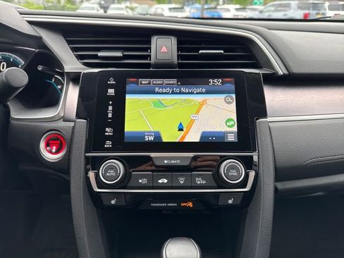 Used 2018 Honda Civic Touring image 22