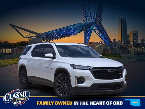 Used 2023 Chevrolet Traverse RS FWD image 1