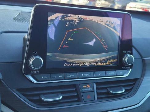 Used 2024 Nissan Altima 2.5 SV image 10