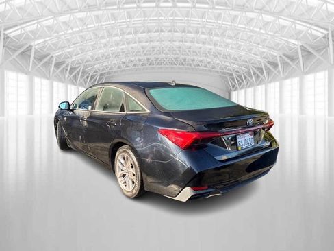 Used 2020 Toyota Avalon XLE image 2
