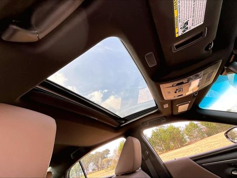 Used 2023 Lexus ES 300h w/ Premium Package image 13