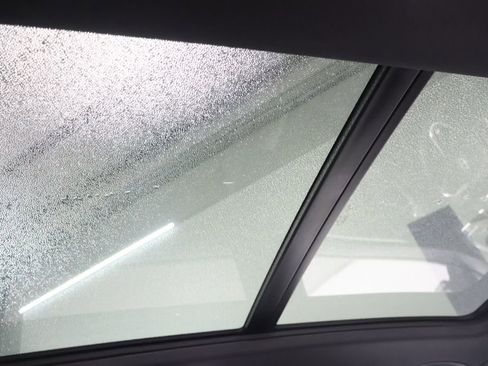 Used 2023 Volkswagen Tiguan SE R-Line image 25