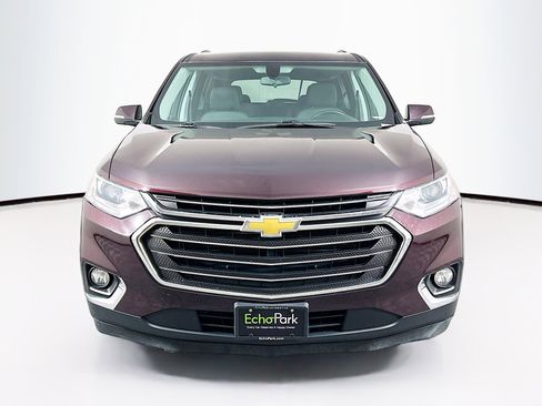 Used 2018 Chevrolet Traverse LT image 2