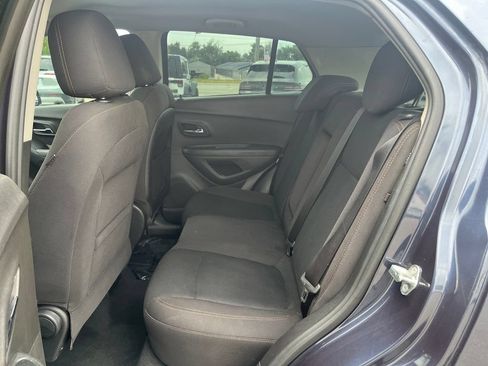 Used 2018 Chevrolet Trax LS w/ LPO, Cargo Package FWD image 15