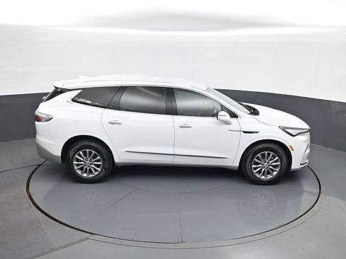 Used 2023 Buick Enclave Essence AWD/4WD image 17