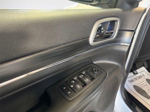 Used 2020 Jeep Grand Cherokee Limited w/ Premium Lighting Group image 14