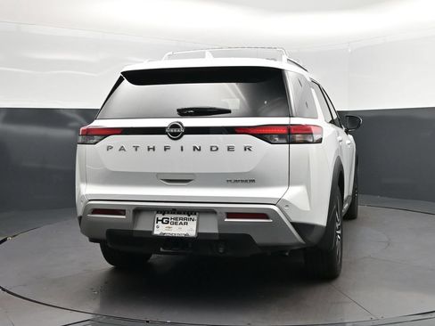 Used 2025 Nissan Pathfinder Platinum FWD image 7
