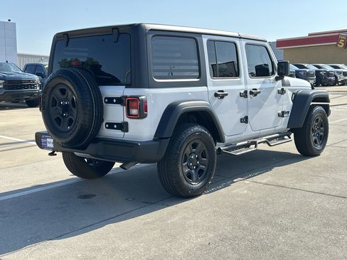 Used 2025 Jeep Wrangler Unlimited Sport AWD/4WD image 6