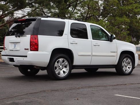 Used 2007 GMC Yukon SLT w/ SLT Preferred Equipment Group AWD/4WD image 5