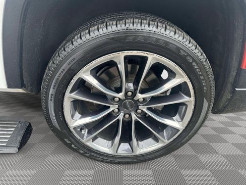 Used 2023 Jeep Wagoneer L Series III w/ Premium Group I image 39