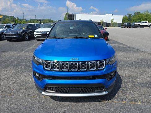 Used 2025 Jeep Compass Limited AWD/4WD image 8