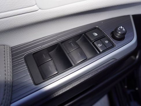 Used 2025 Toyota Sienna XLE image 16