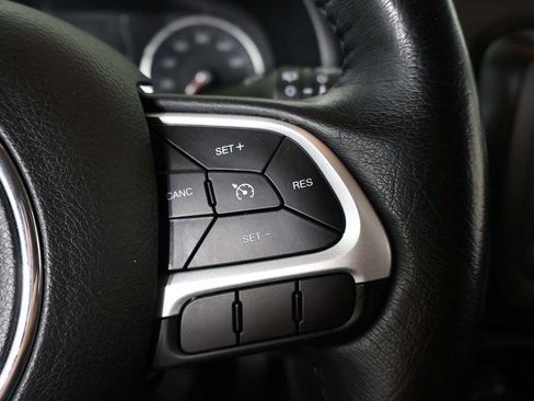 Used 2019 Jeep Renegade Latitude w/ Cold Weather Group AWD/4WD image 38
