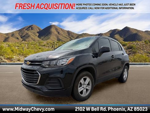 Used 2022 Chevrolet Trax LS w/ Tint and Cruise Package AWD/4WD image 1