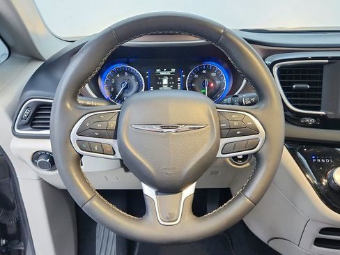 Used 2023 Chrysler Voyager LX image 18