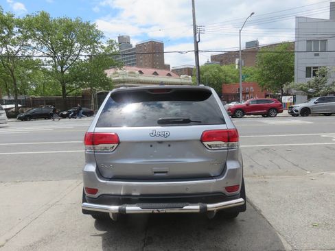 Used 2018 Jeep Grand Cherokee Limited AWD/4WD image 8