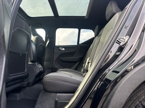 Used 2024 Volvo XC40 B5 Core image 18