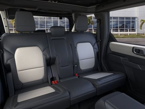New 2026 Ford Bronco Outer Banks w/ Sasquatch Package AWD/4WD image 11