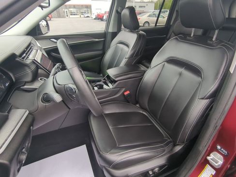 Used 2023 Jeep Grand Cherokee Limited AWD/4WD image 11