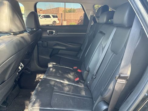 Used 2024 Kia Sorento S image 12
