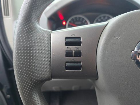 Used 2012 Nissan Frontier SV image 29