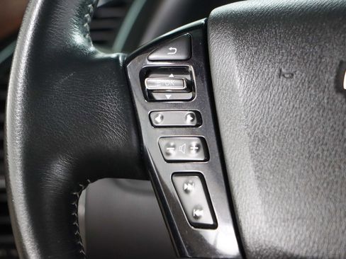 Used 2022 Nissan Armada SL w/ Captain's Chairs Package image 14