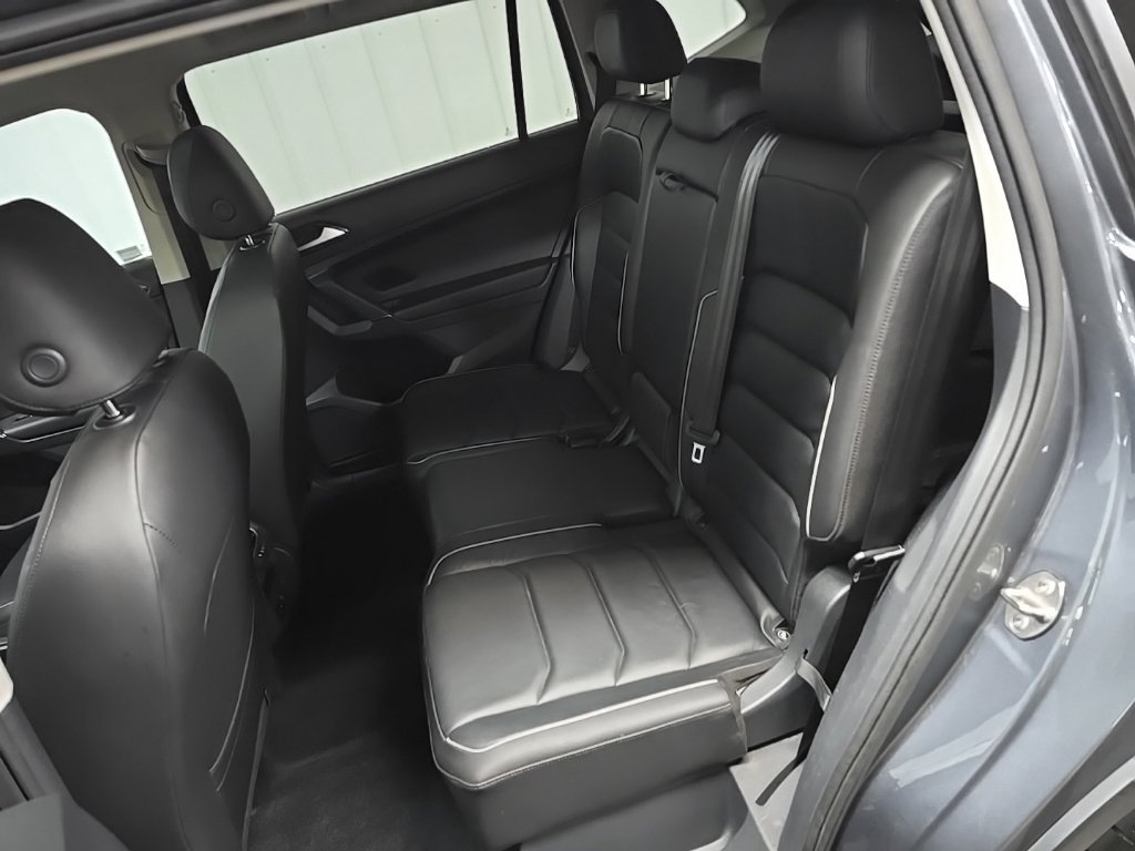 Used 2018 Volkswagen Tiguan SEL Premium AWD/4WD image 33