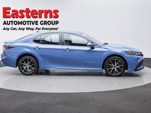 Used 2023 Toyota Camry SE FWD image 4